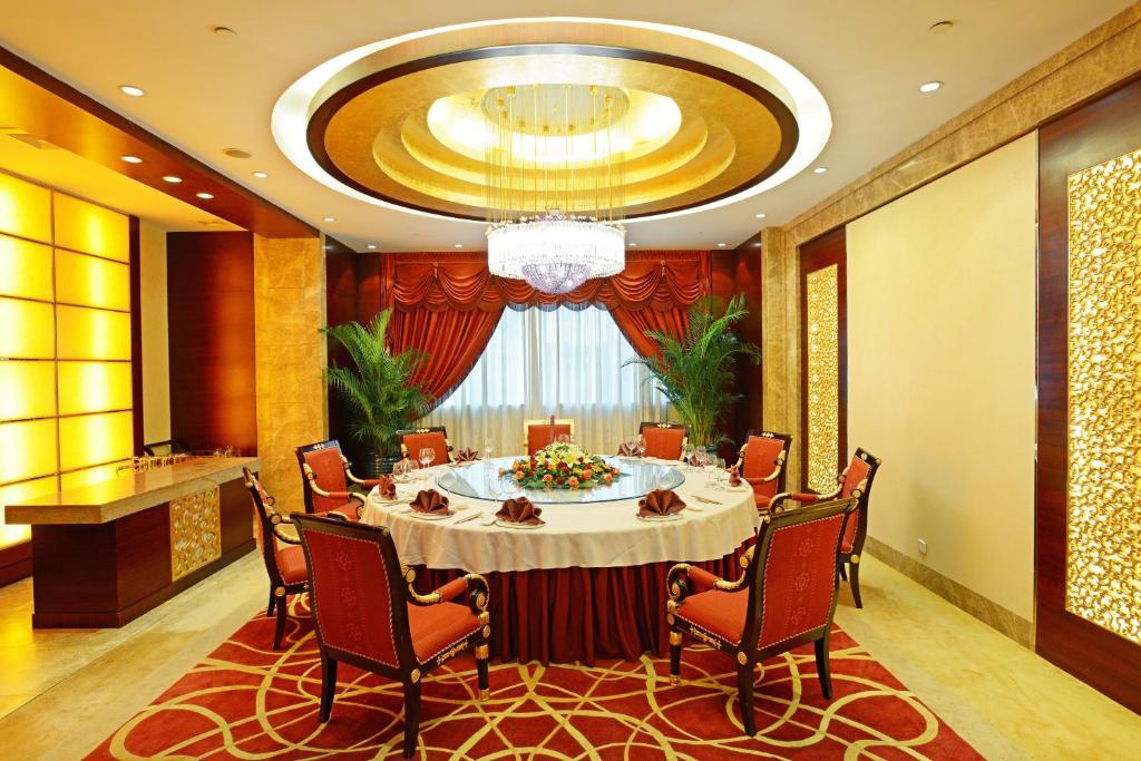 Guangzhou New Century Hotel Экстерьер фото