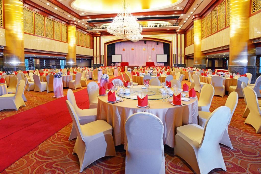 Guangzhou New Century Hotel Экстерьер фото
