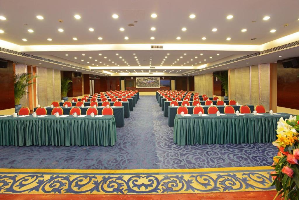 Guangzhou New Century Hotel Экстерьер фото
