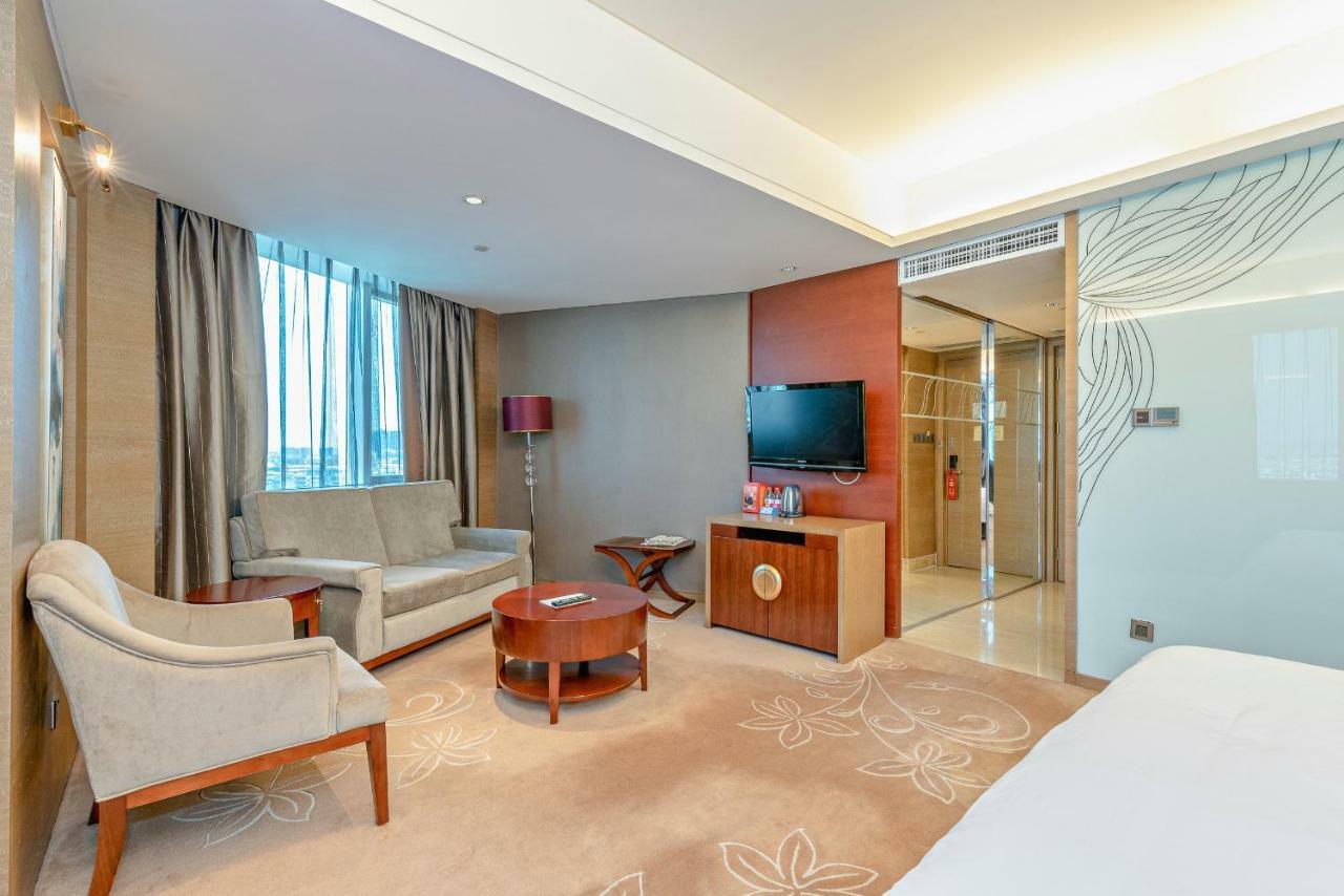Guangzhou New Century Hotel Экстерьер фото