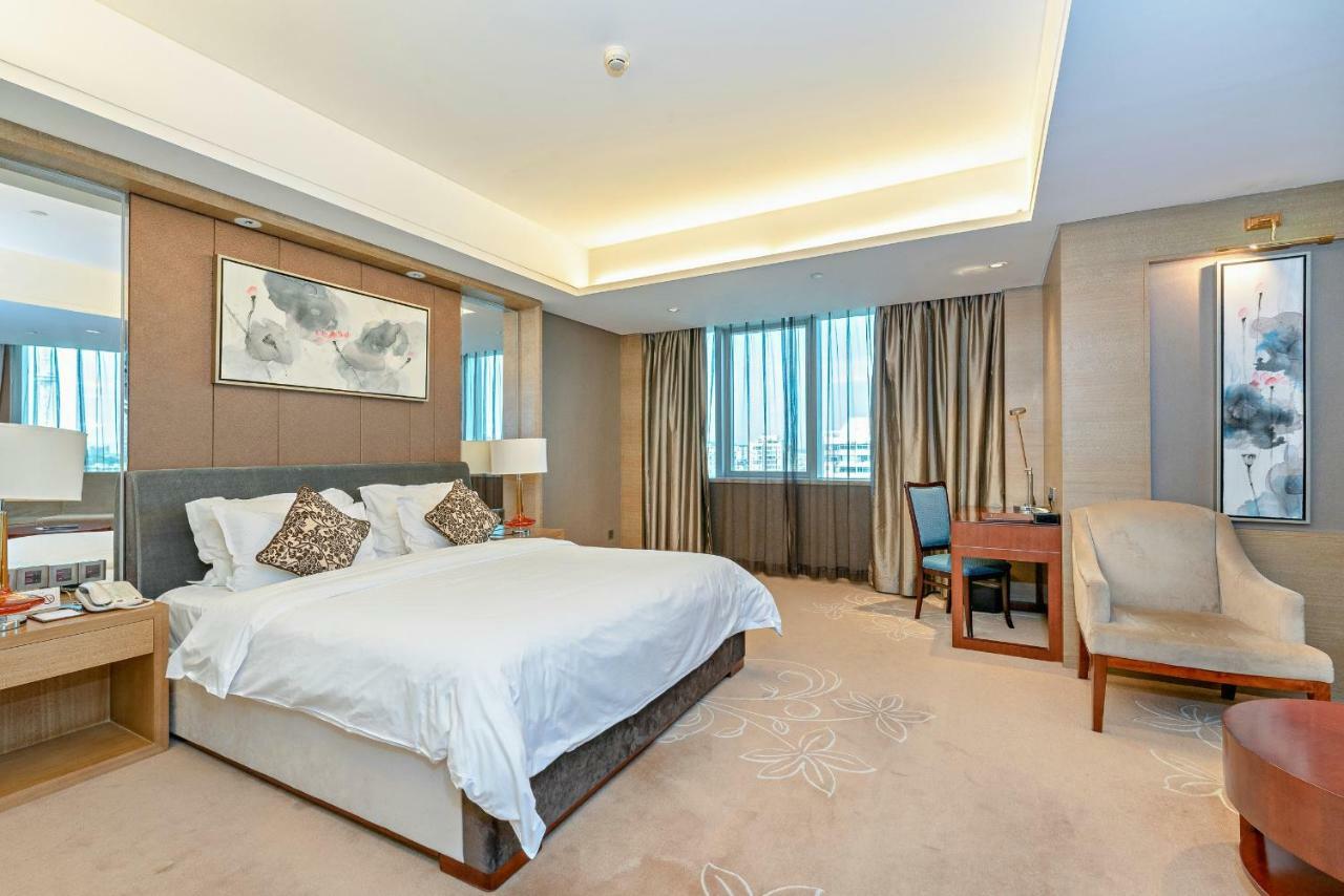 Guangzhou New Century Hotel Экстерьер фото